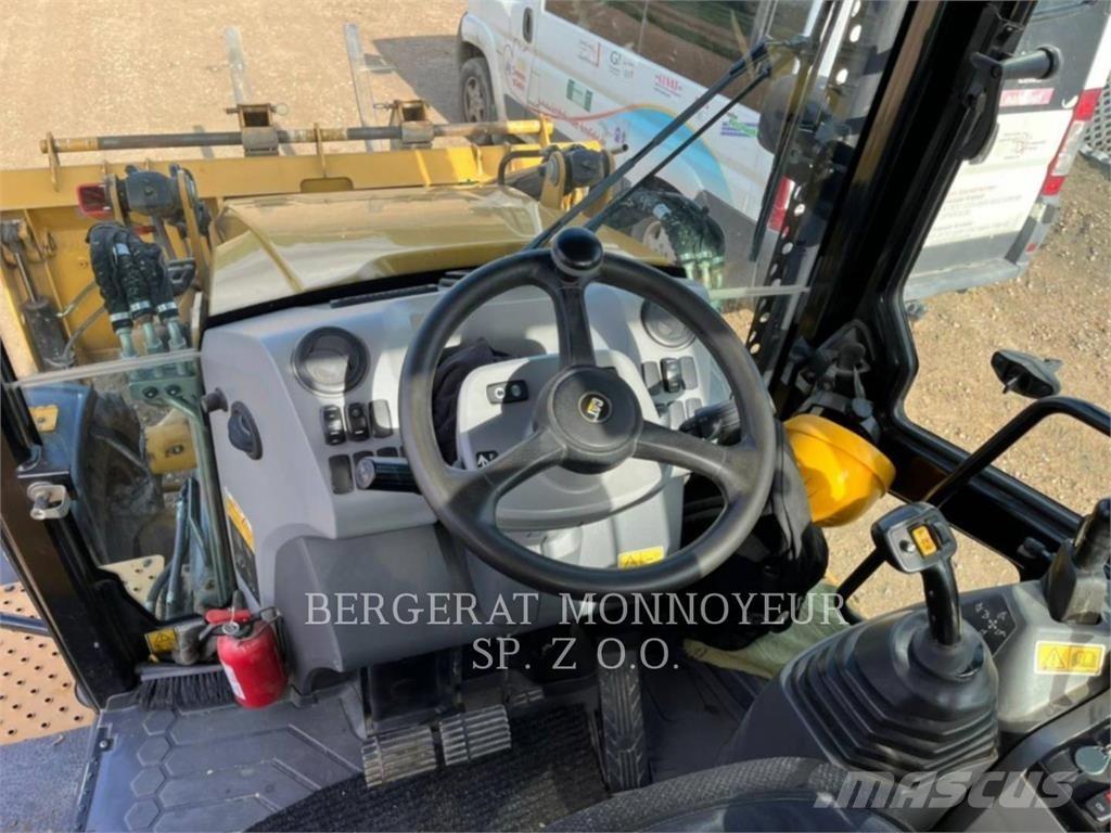 CAT 432F2 Buldoexcavatoare