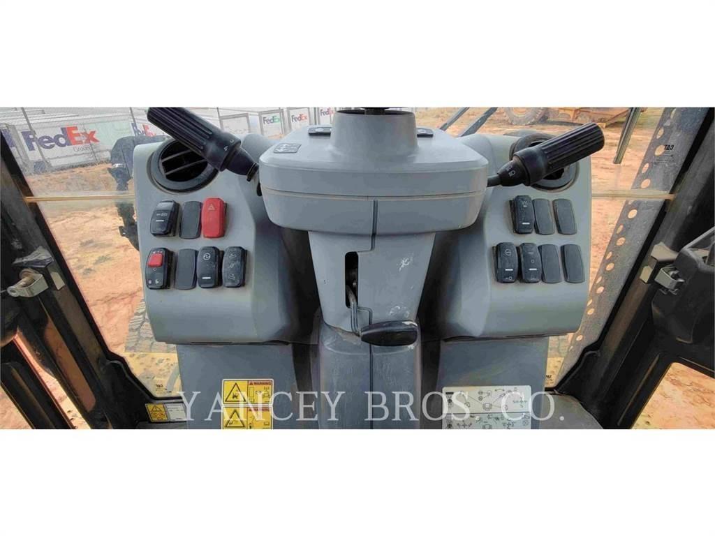 CAT 440 Buldoexcavatoare