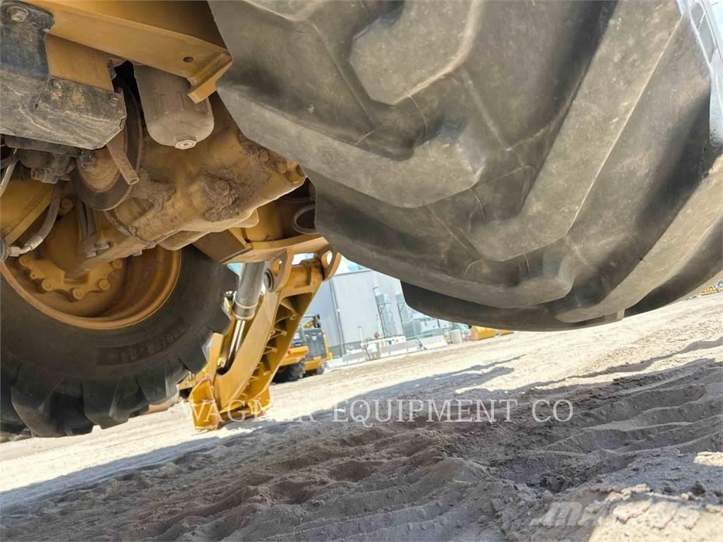 CAT 440 Buldoexcavatoare