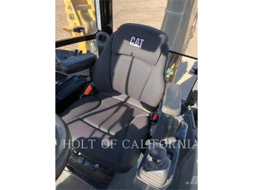 CAT 440 Buldoexcavatoare