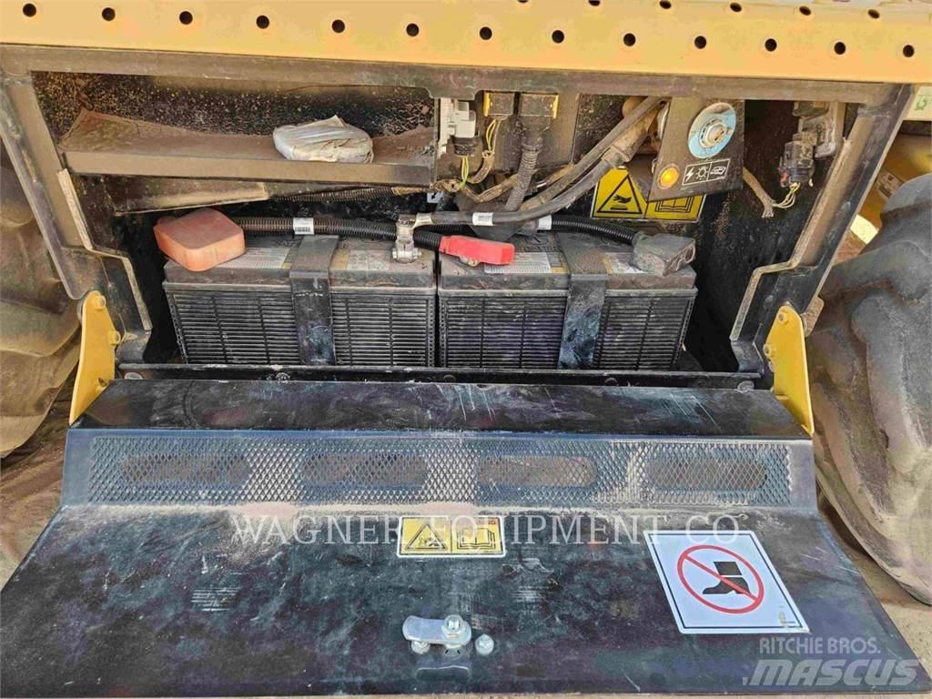 CAT 440 Buldoexcavatoare
