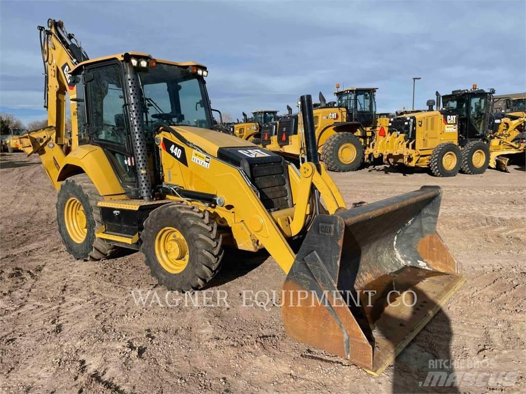 CAT 440 Buldoexcavatoare