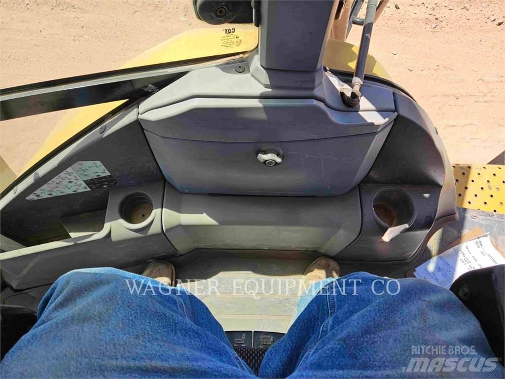 CAT 44007 Buldoexcavatoare