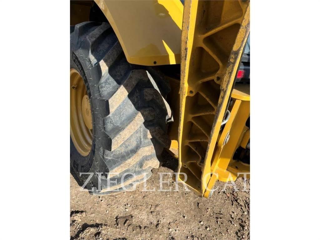 CAT 440IT Buldoexcavatoare