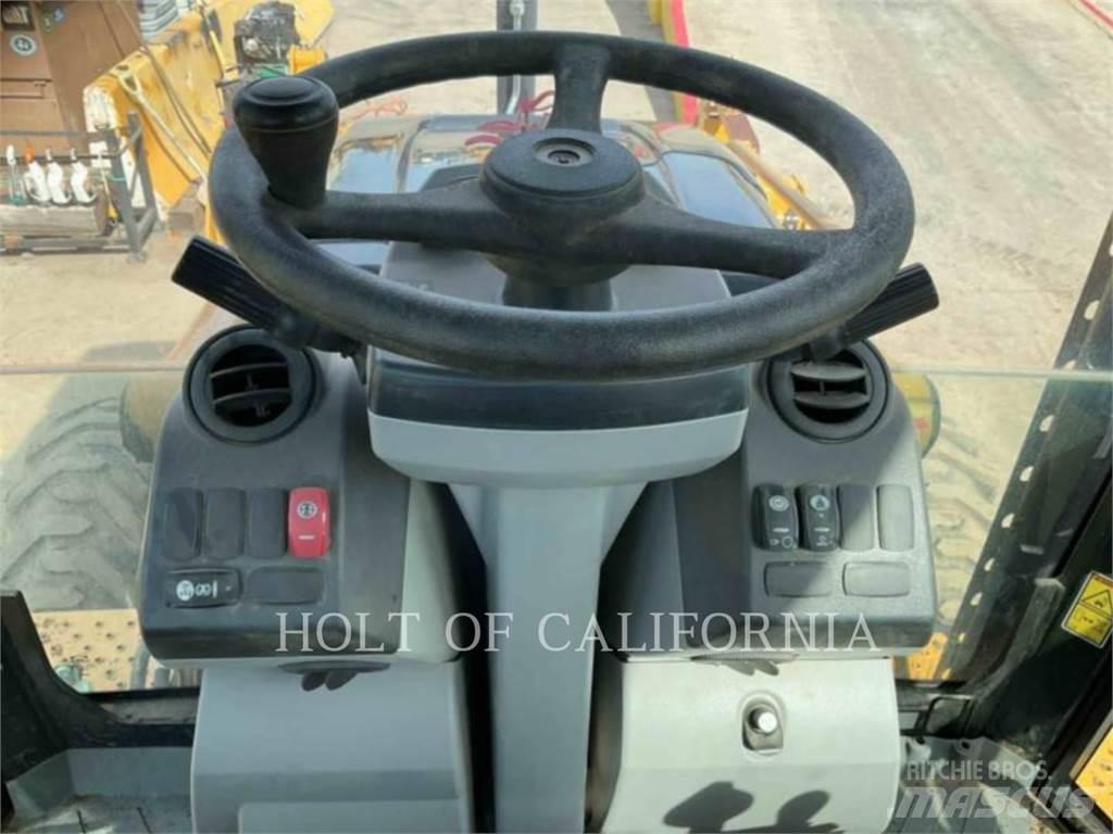 CAT 450F Buldoexcavatoare