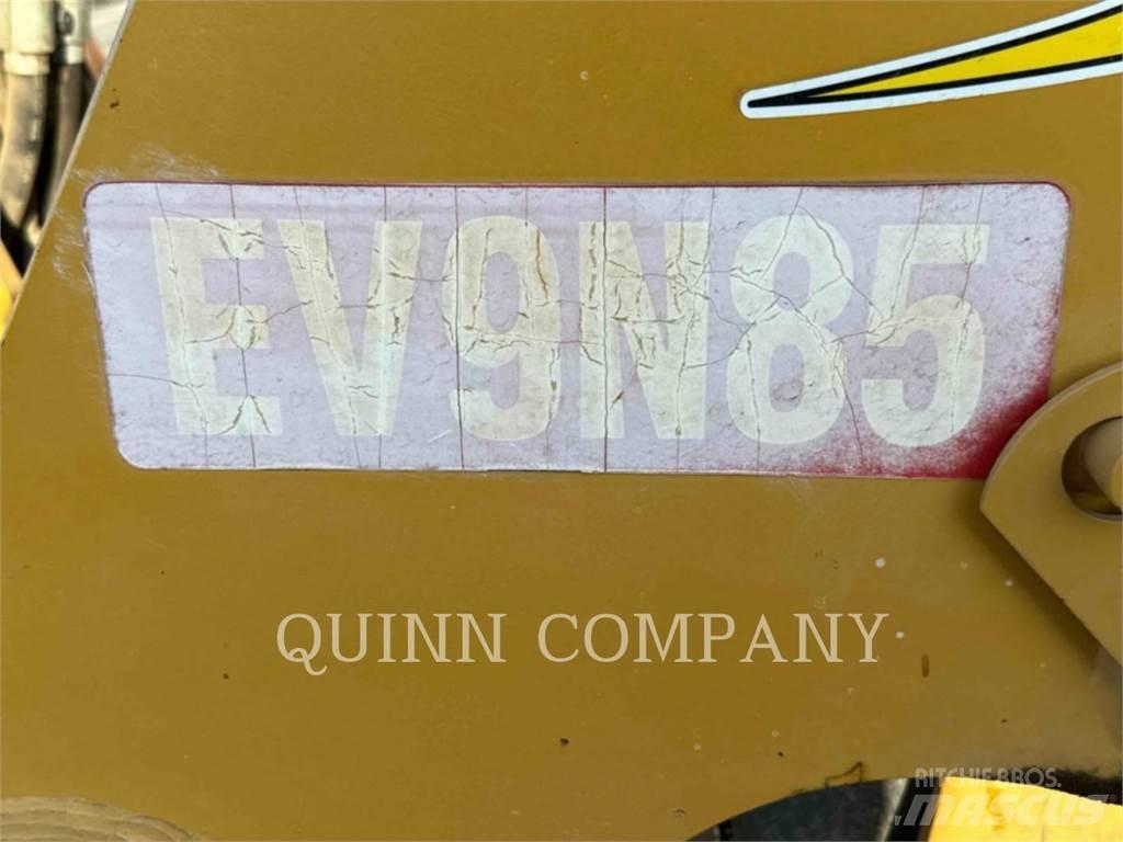CAT 450F Buldoexcavatoare