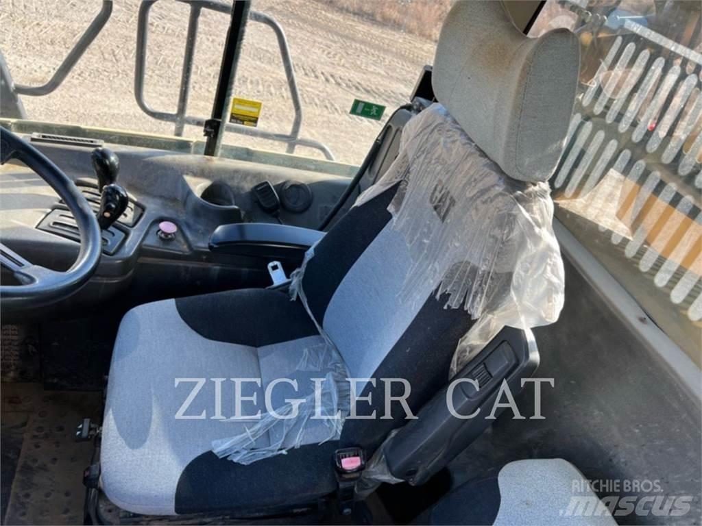 CAT 725 Transportoare articulate