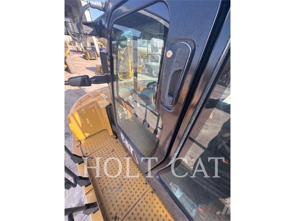 CAT 725 Transportoare articulate