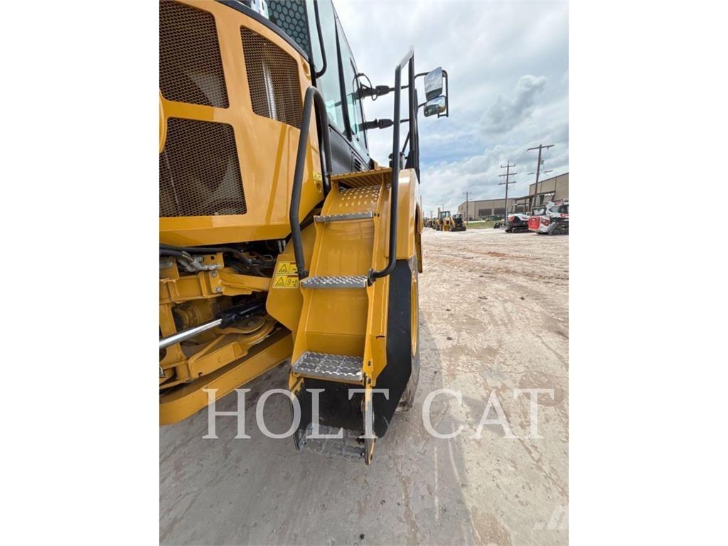 CAT 725 Transportoare articulate