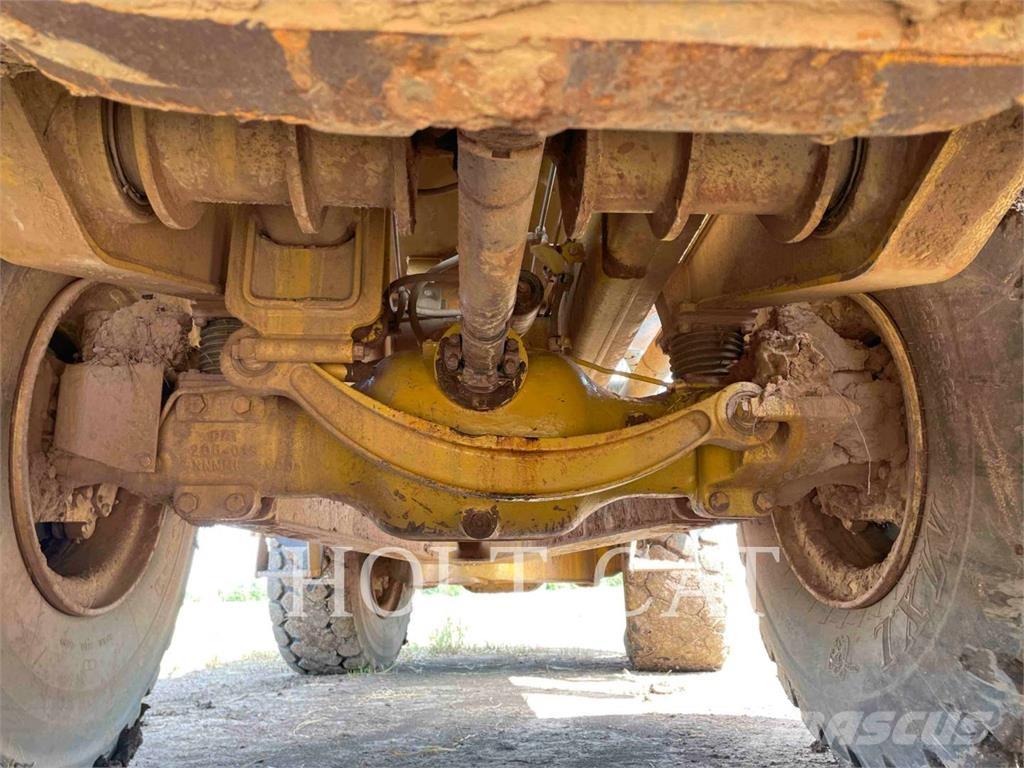 CAT 725 Transportoare articulate