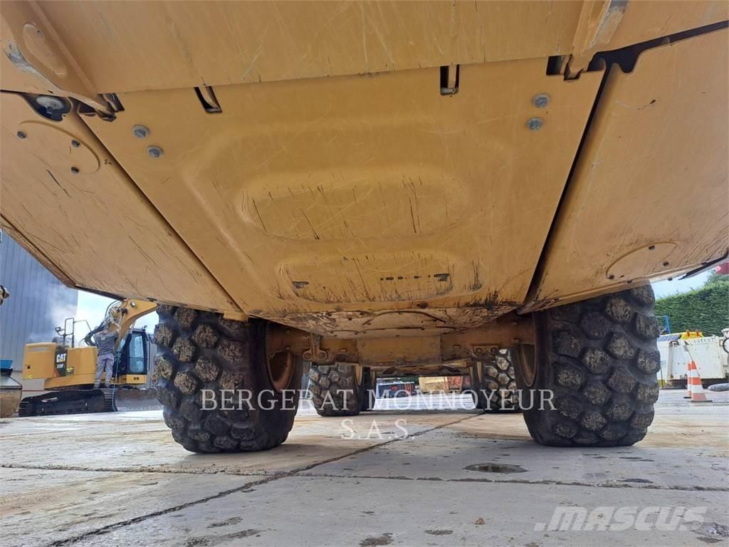 CAT 730 Transportoare articulate