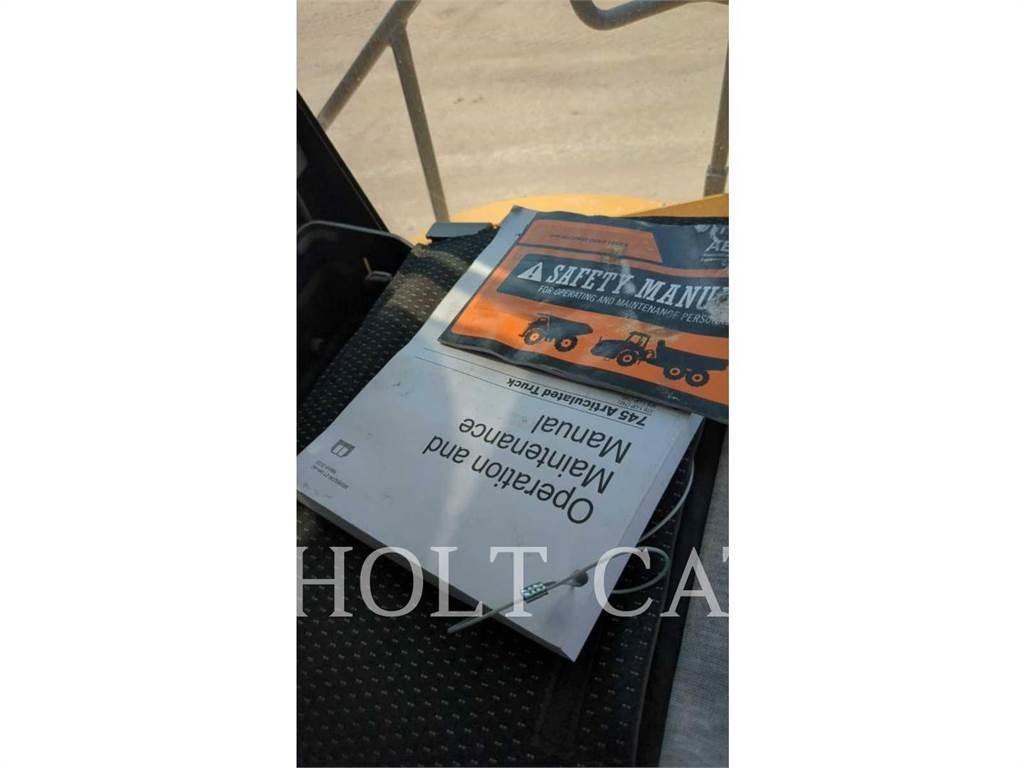 CAT 745 Transportoare articulate