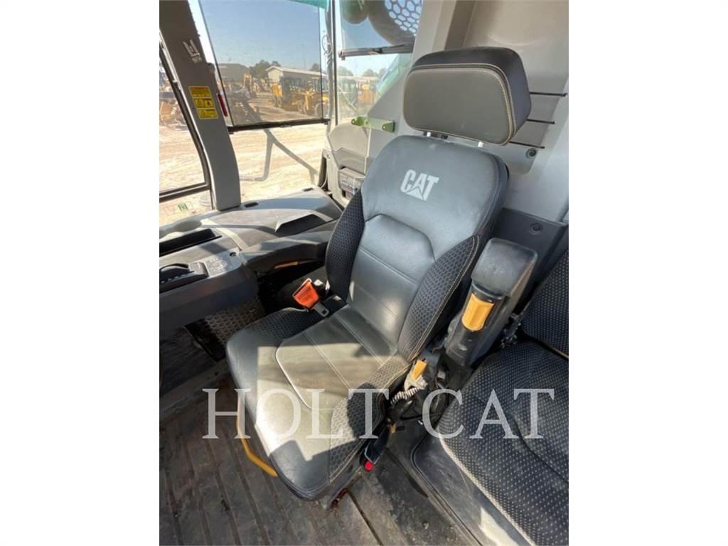 CAT 745 Transportoare articulate