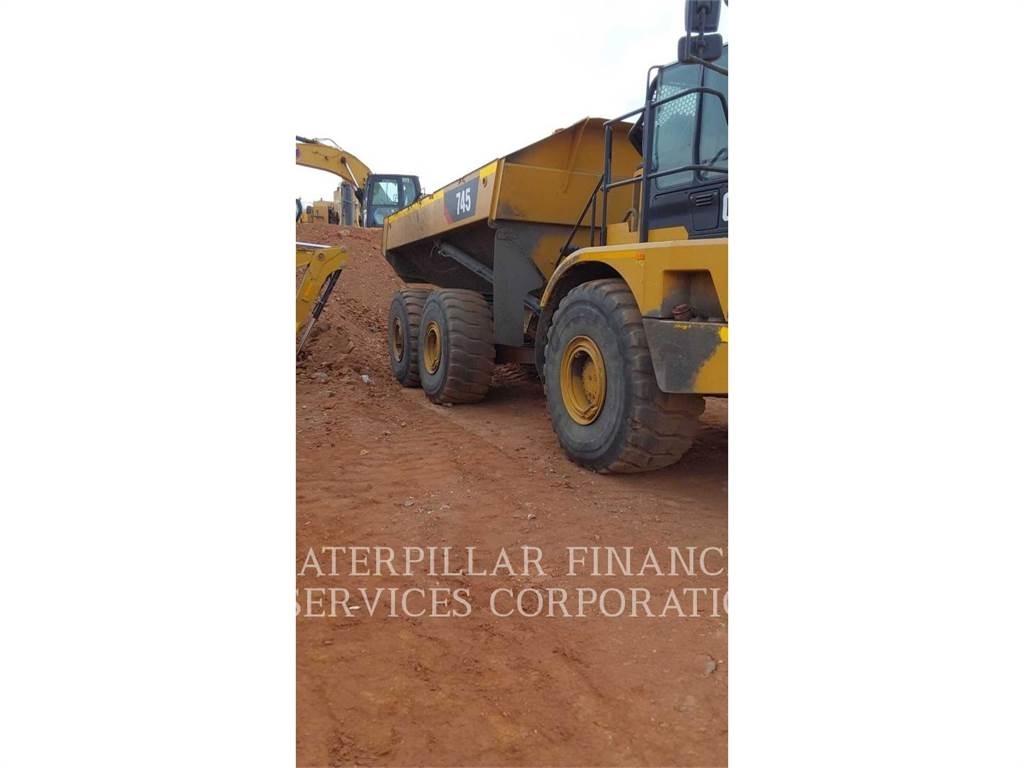 CAT 745 Transportoare articulate