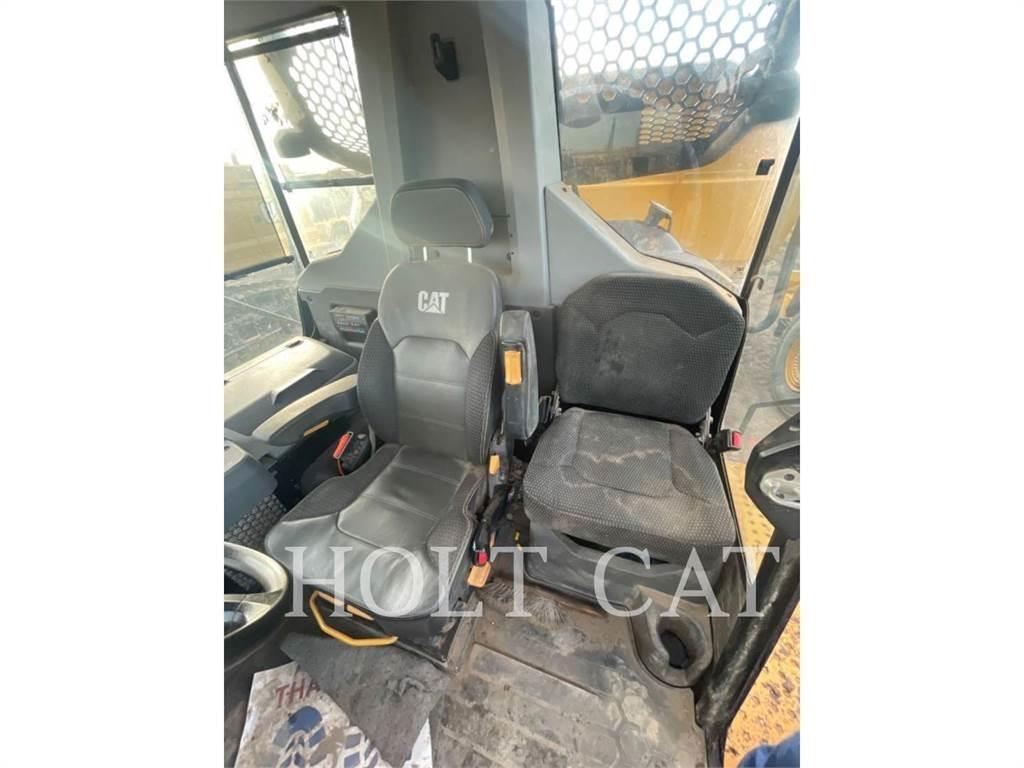 CAT 745 Transportoare articulate