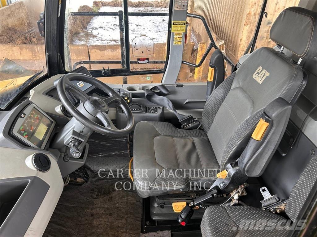 CAT 745 Transportoare articulate