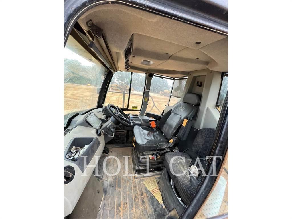 CAT 745-04 Transportoare articulate