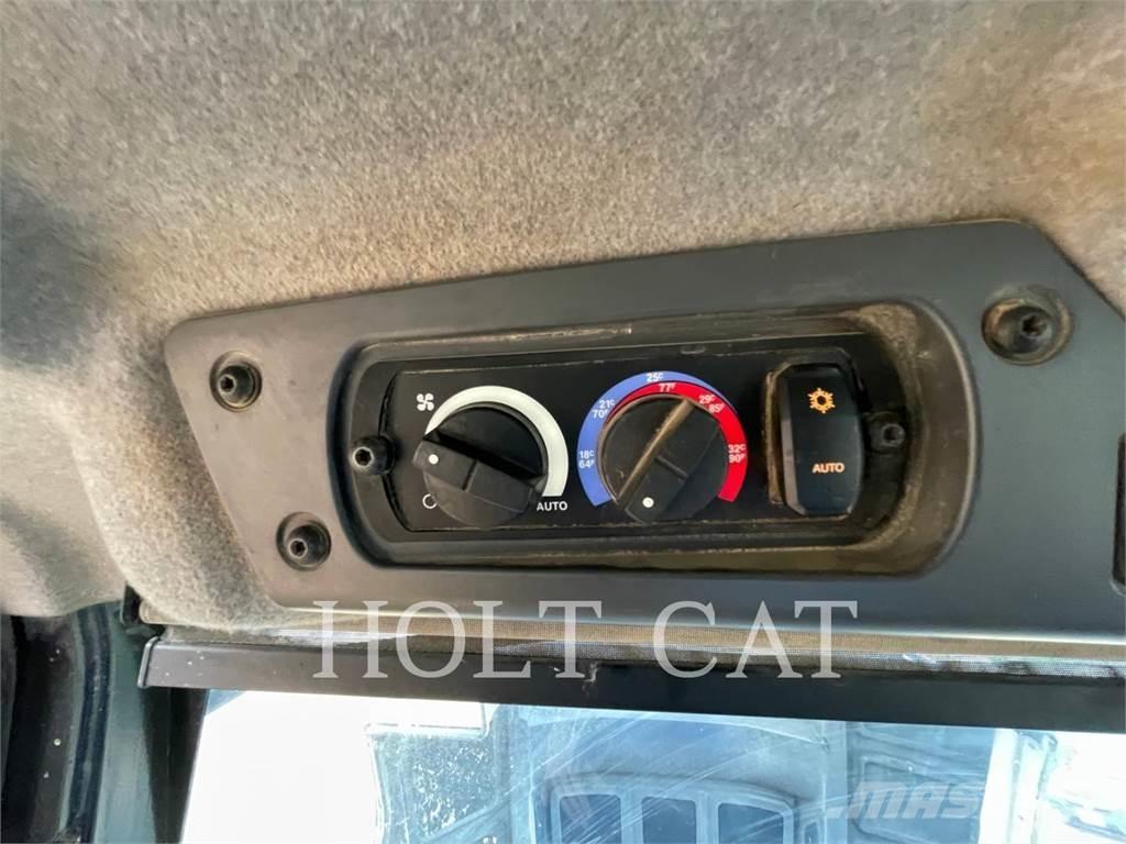 CAT 745-04 Transportoare articulate