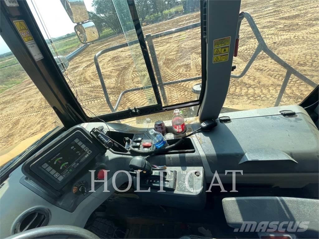 CAT 745-04 Transportoare articulate