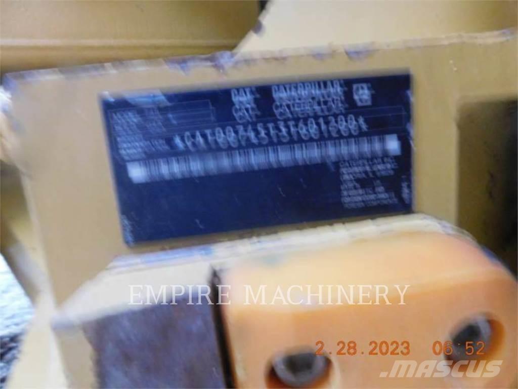 CAT 745-04 Transportoare articulate