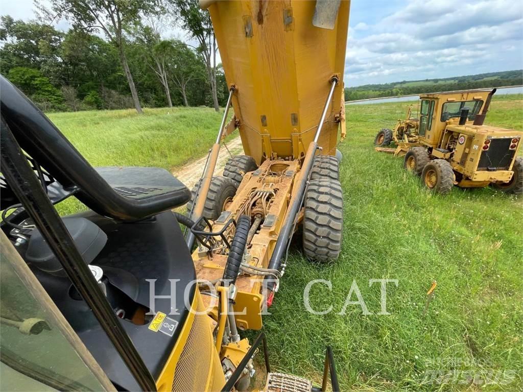 CAT 745-04 Transportoare articulate