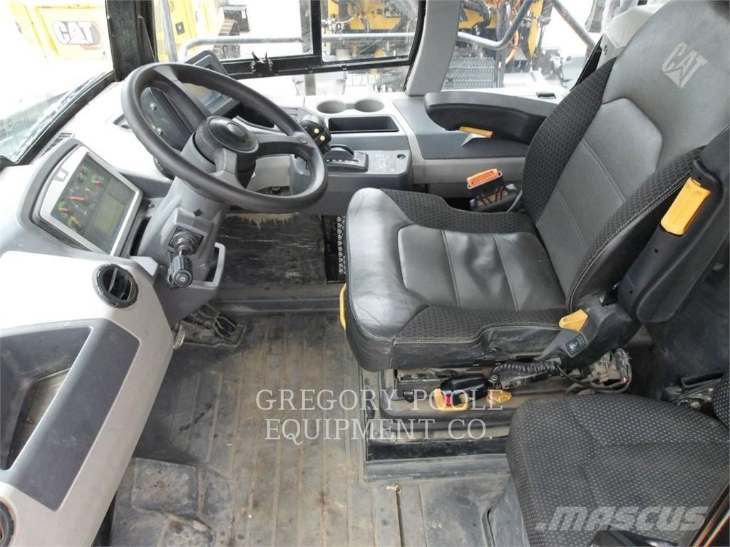CAT 745-04 Transportoare articulate