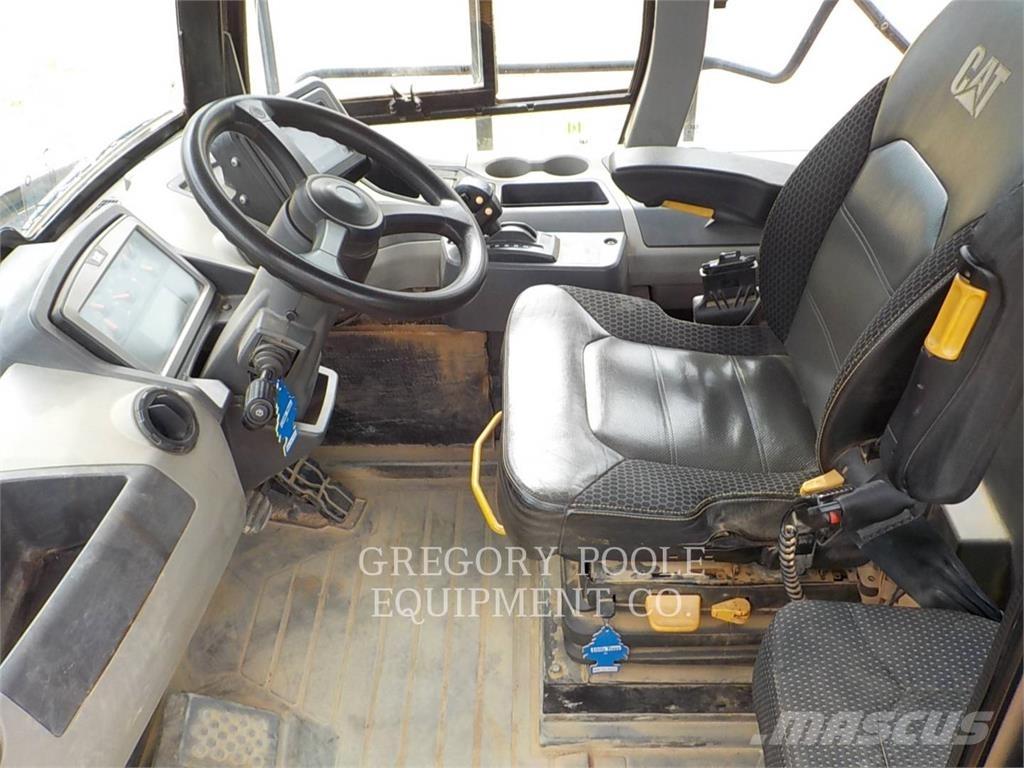 CAT 745-04 Transportoare articulate