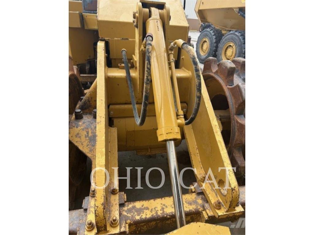 CAT 815F2 buldozere pe roti
