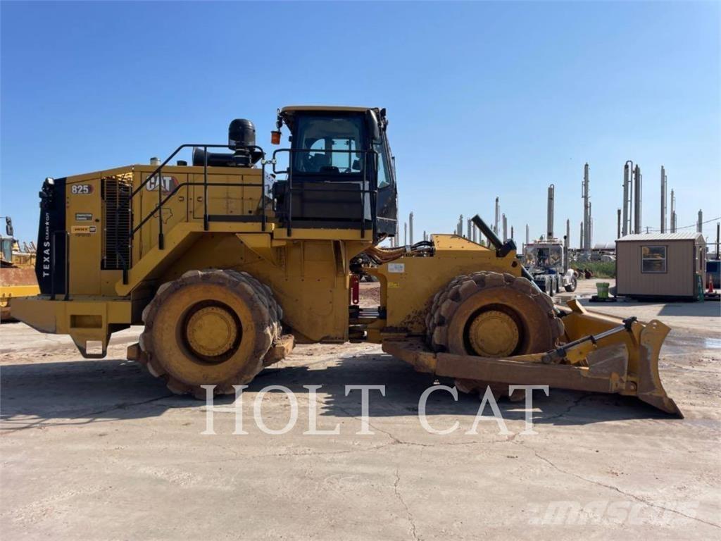 CAT 825 Compactoare sol