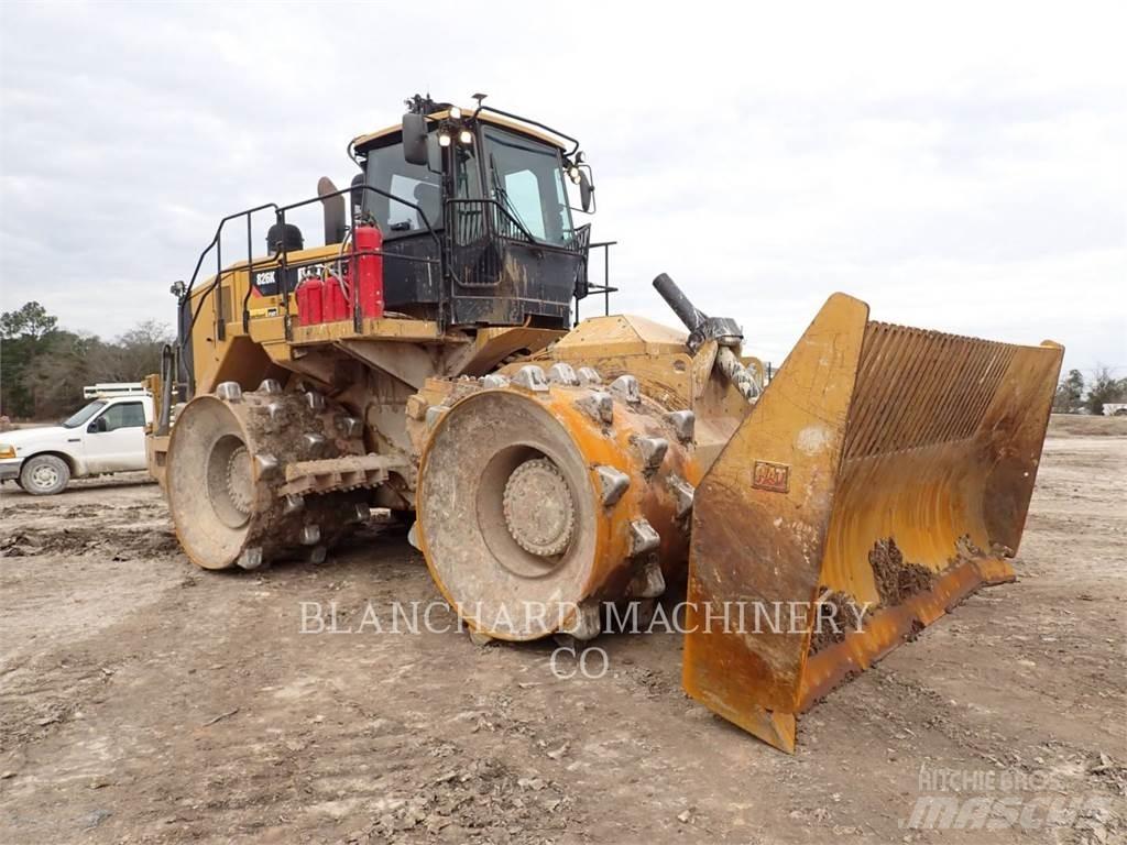 CAT 826K Compactoare sol