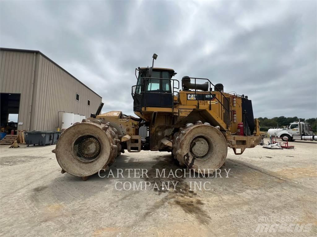 CAT 826K Compactoare sol