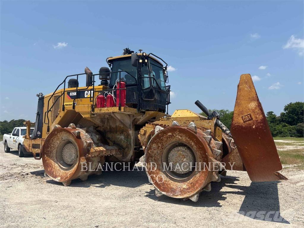 CAT 826K Compactoare sol