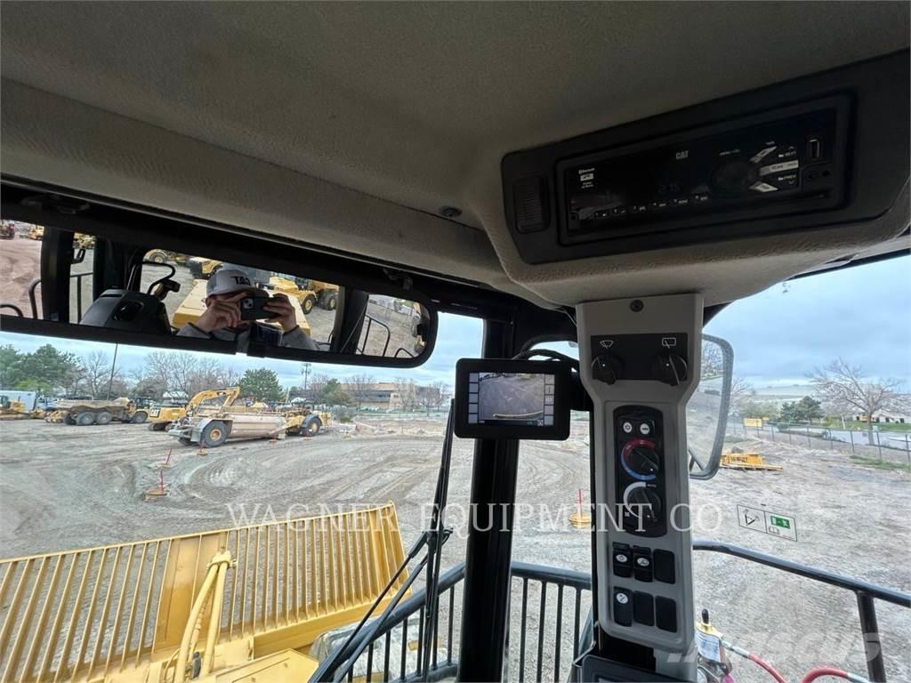 CAT 836K Incarcator pe pneuri