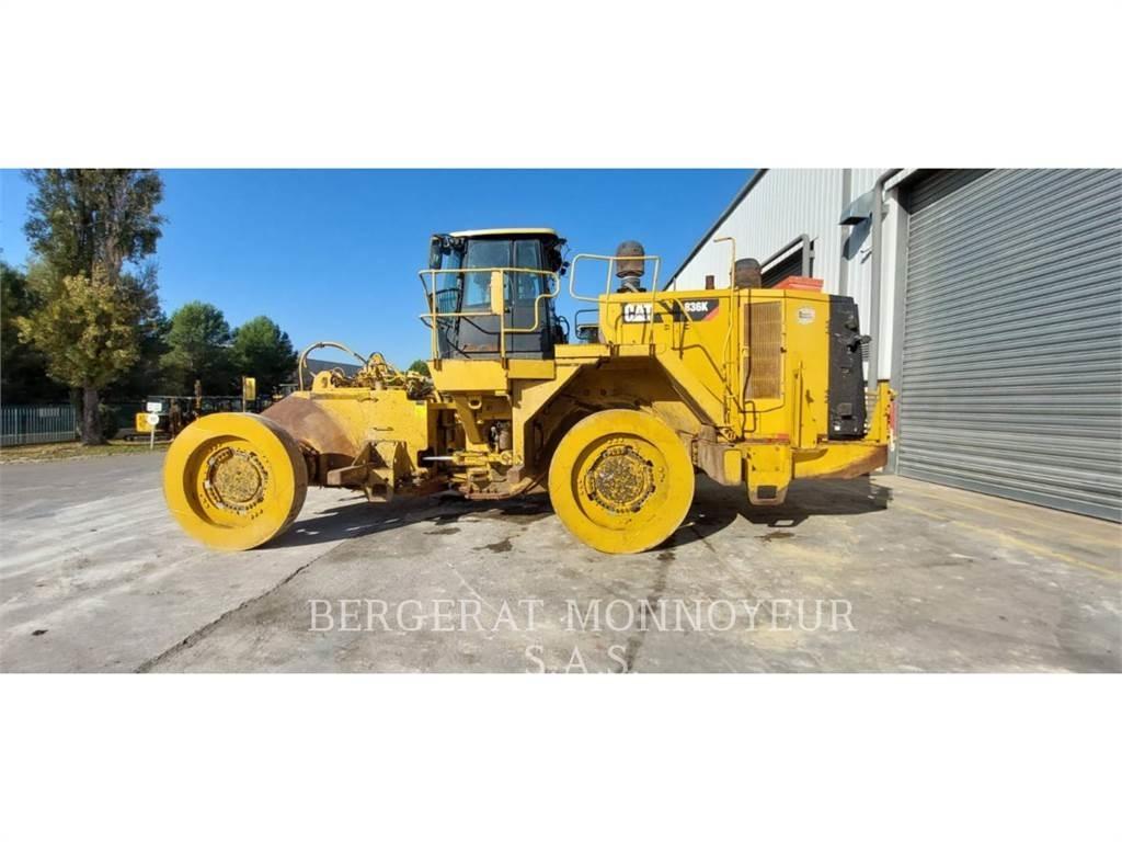 CAT 836K buldozere pe roti