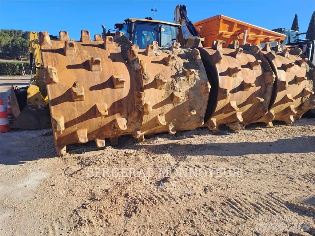 CAT 836K buldozere pe roti