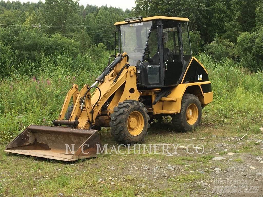 CAT 902 Incarcator pe pneuri