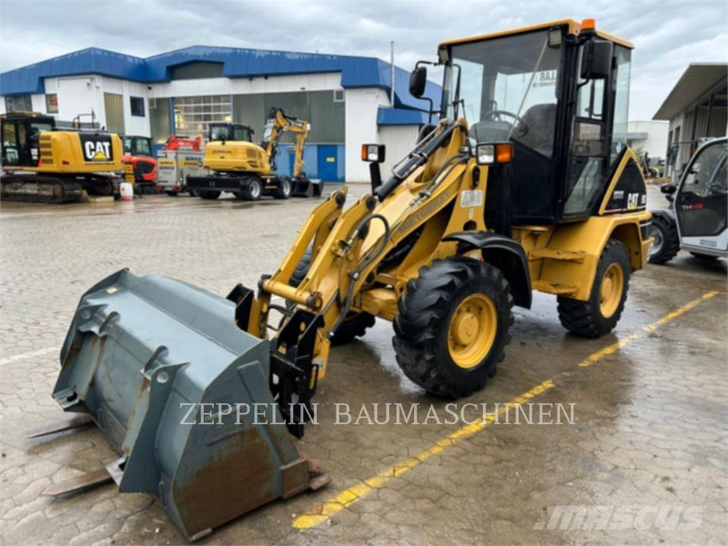 CAT 902 Incarcator pe pneuri