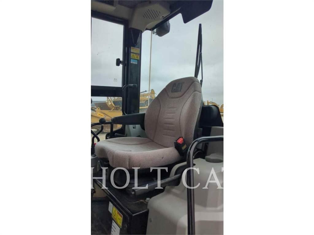 CAT 903C Incarcator pe pneuri