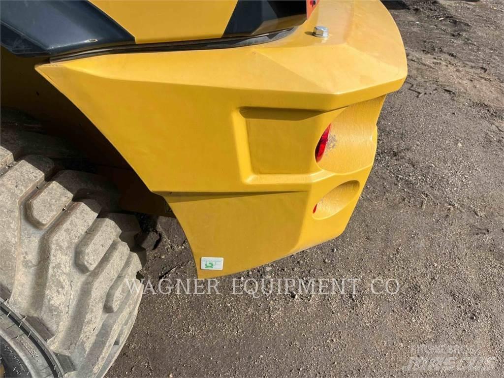 CAT 903D Incarcator pe pneuri