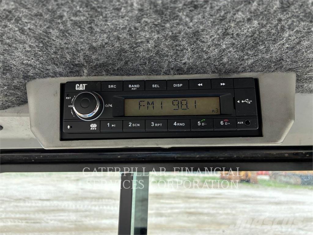 CAT 903D Incarcator pe pneuri