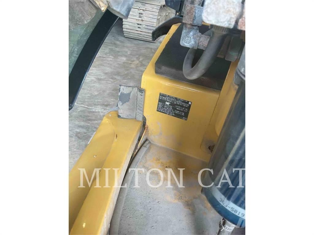 CAT 903D Incarcator pe pneuri