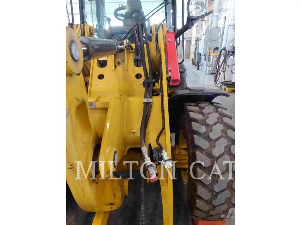 CAT 906 Incarcator pe pneuri