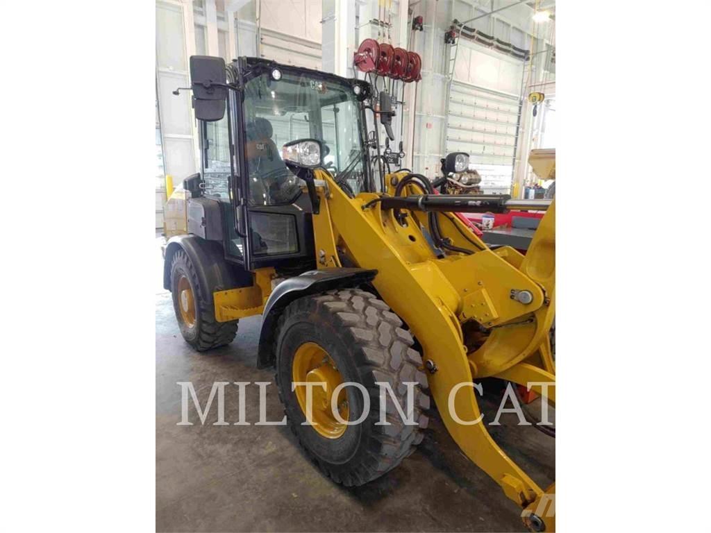 CAT 906 Incarcator pe pneuri