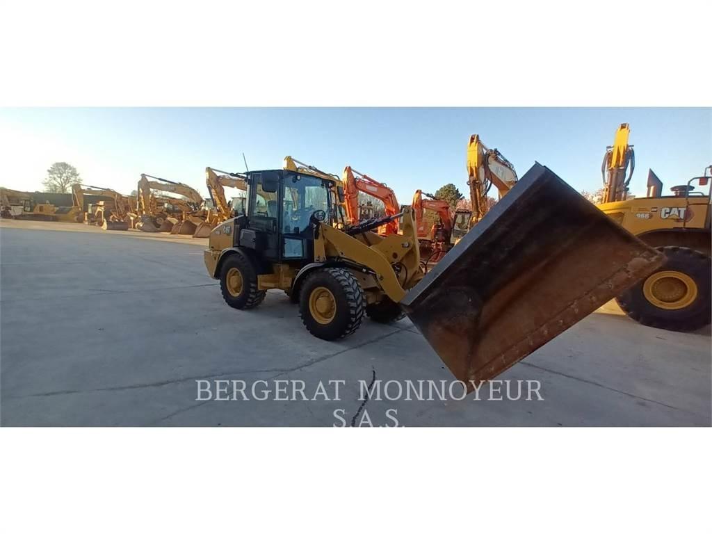 CAT 906 Incarcator pe pneuri