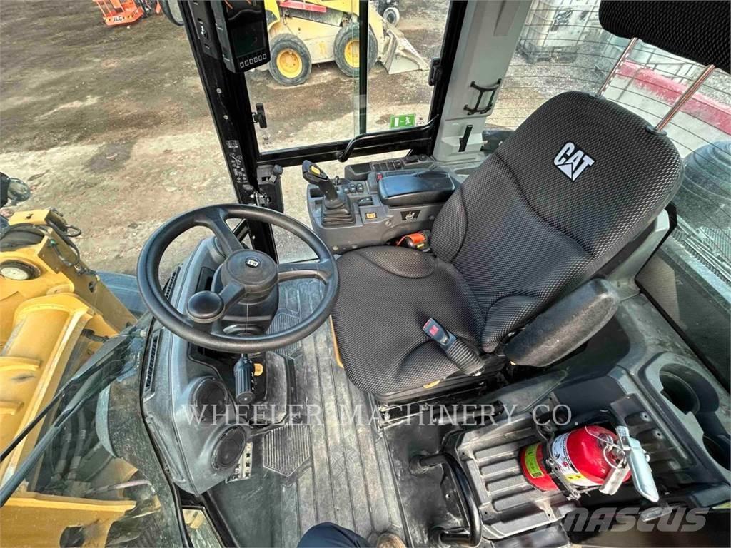 CAT 906 Incarcator pe pneuri