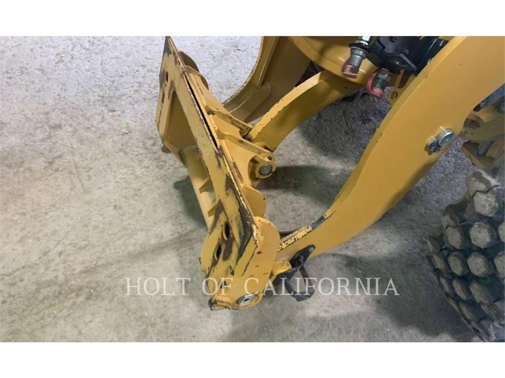 CAT 906 Incarcator pe pneuri
