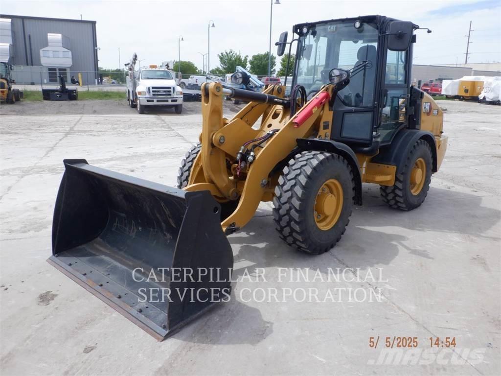 CAT 906-14 Incarcator pe pneuri