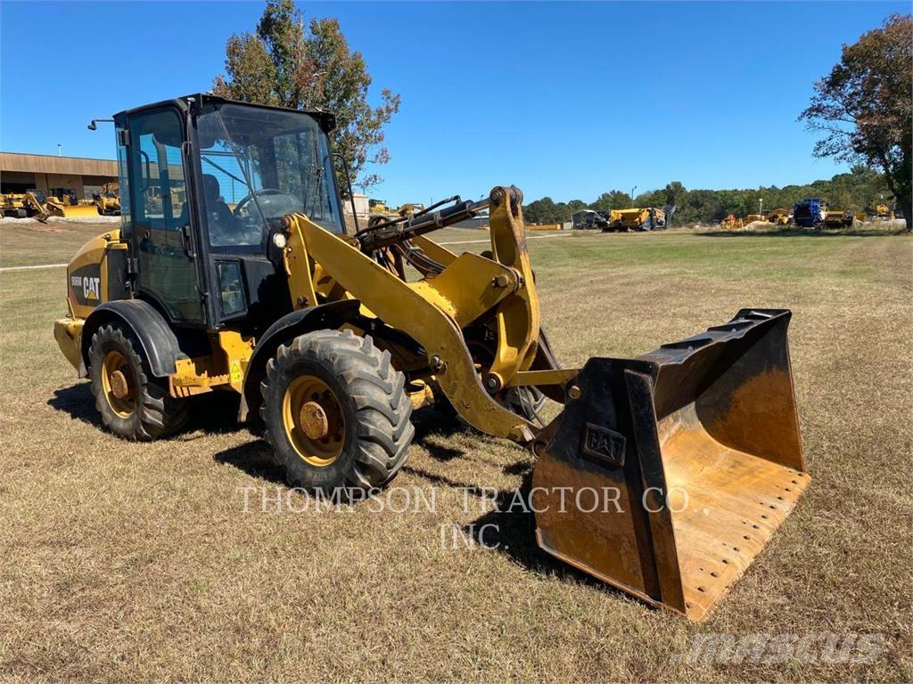 CAT 906 M Incarcator pe pneuri