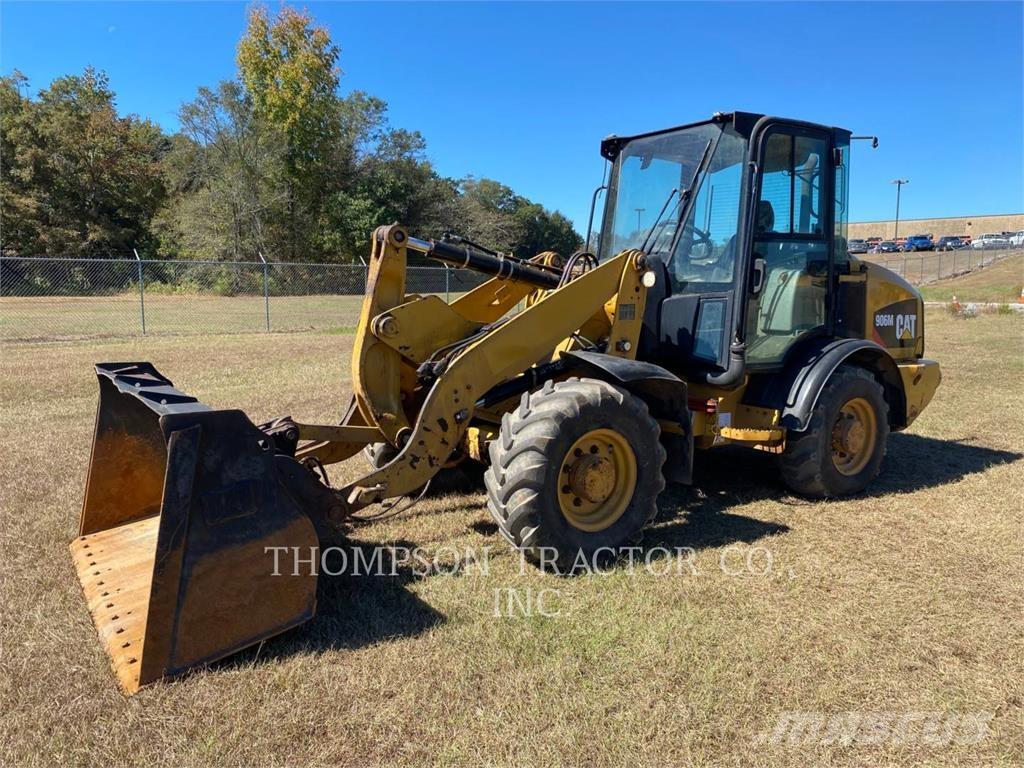 CAT 906 M Incarcator pe pneuri