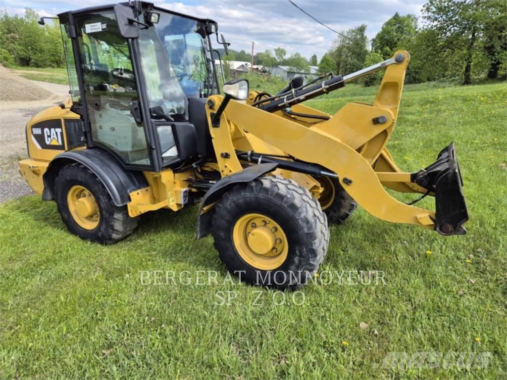 CAT 906H Incarcator pe pneuri